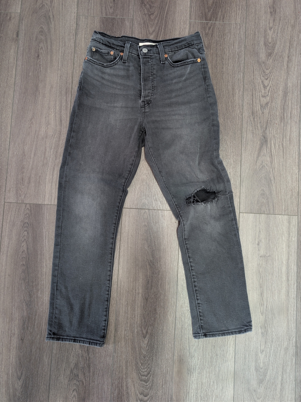 Womenen's Black Distressed Levi's Wedgie Straight Size 29